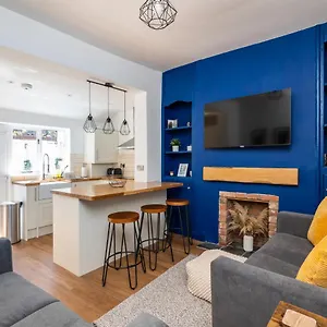  Holiday home Stylish, Centrally Located Terrace - Pass The Key United Kingdom
